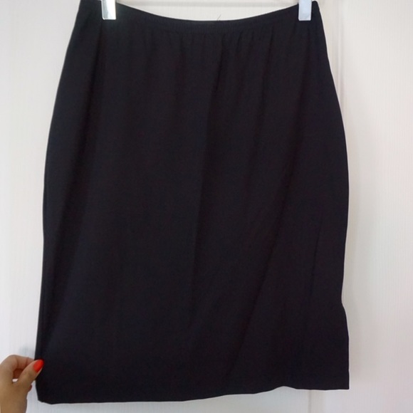 BLACK PENCIL SKIRT WITH SIDE SLIT - Picture 5 of 5